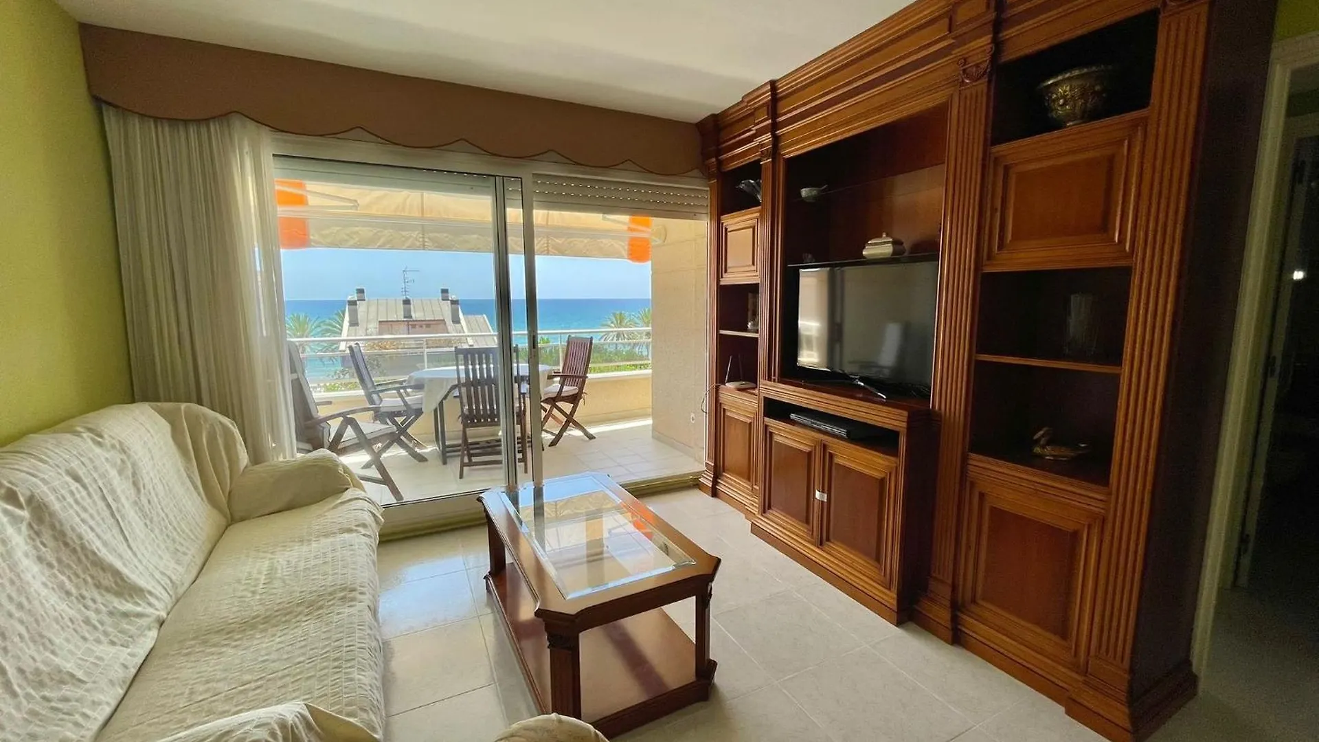 Penthouse W/ Sea View, Pool & Beach Calafell Spanje